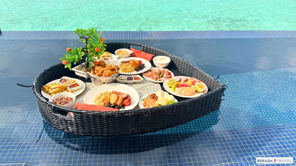 Colazione galleggiante Hard Rock Maldives