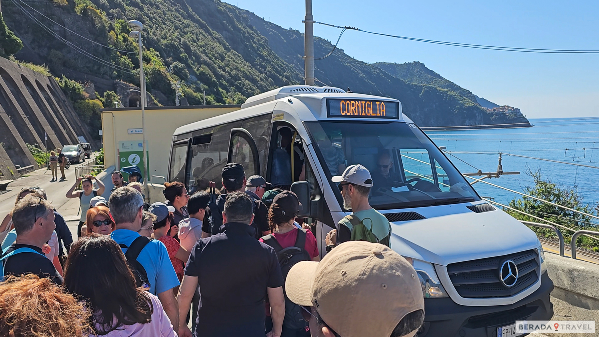 Corniglia: autobus dalla stazione al borgo