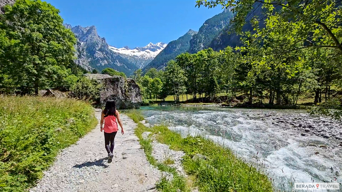 Sentiero lungo il fiume