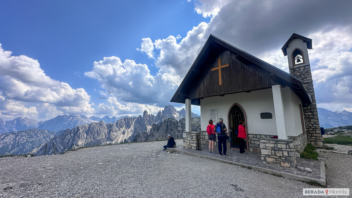 Cappella tra Rifugio Auronzo e Rifugio Lavaredo