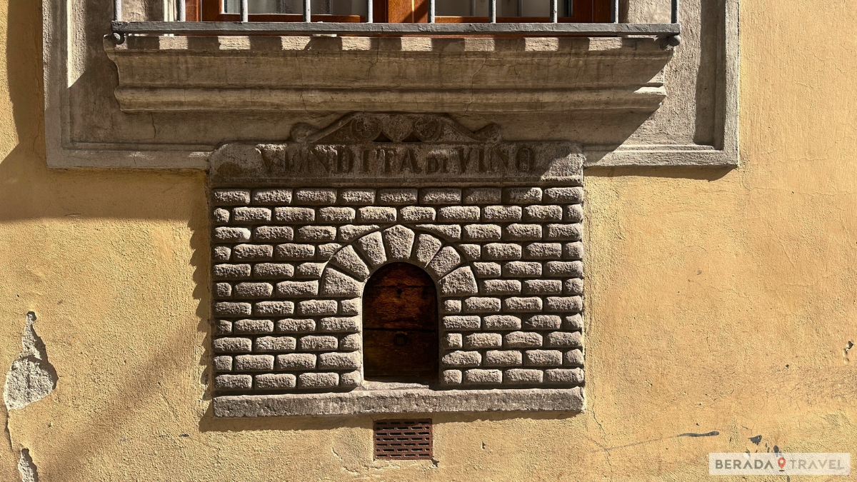 Buchetta del vino, finestrella del vino a Firenze